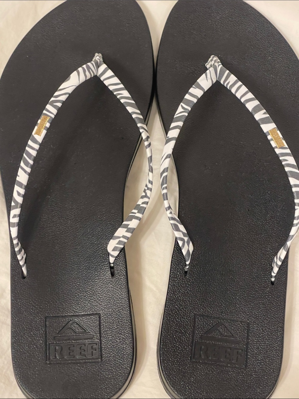 Reef Black Flip Flop Sandals with Zebra Strap - Picture 3 of 4